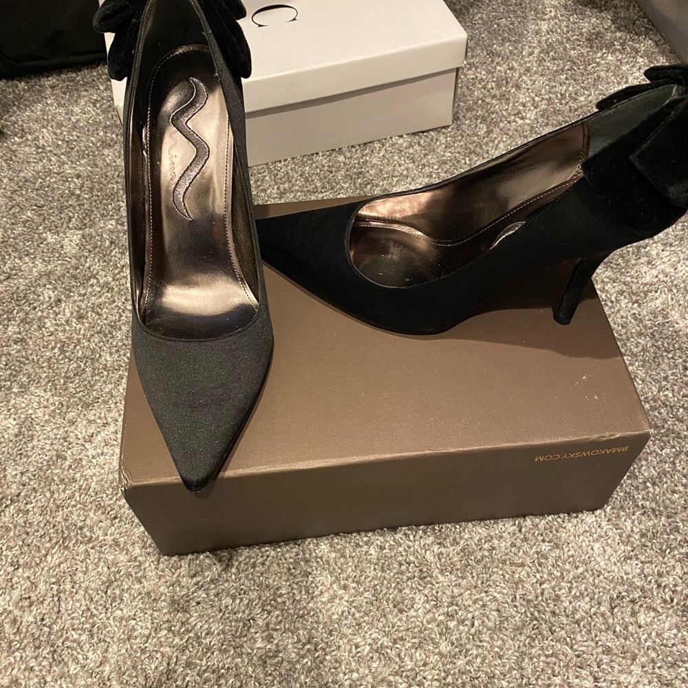 Brand new/never worn satin shoes with bow - Picture 2 of 6